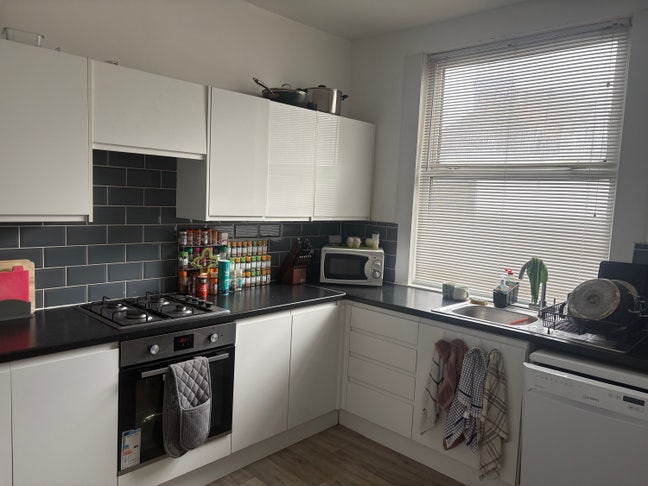 Furnished Double Room to Rent in Earlsfield Main Photo