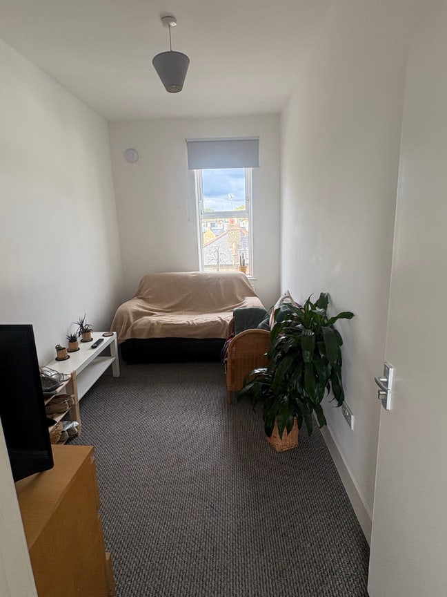 Furnished Double Room to Rent in Earlsfield Main Photo