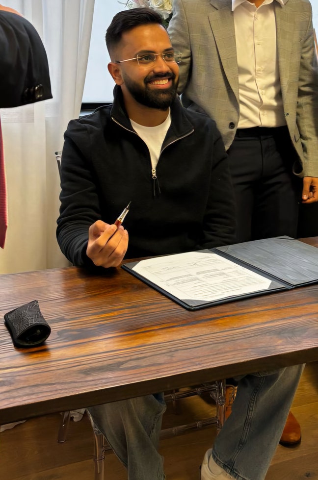 Professional looking for a double room / buddy up Main Photo