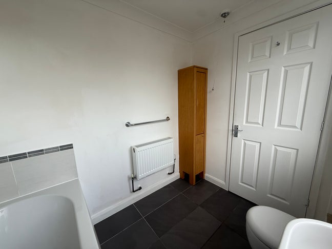 Spacious 1 bed apartment with new appliances Main Photo