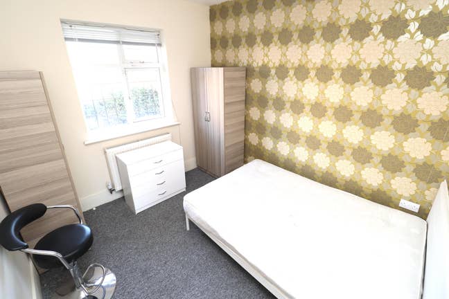 Double room in beautiful Stanmore house Main Photo
