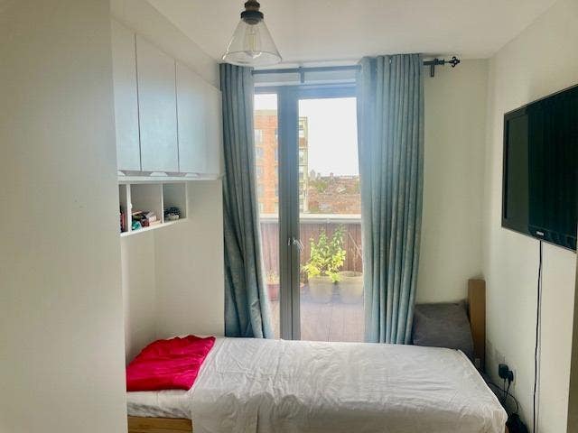 Double Bed Penthouse Apartment – Canning Town Main Photo