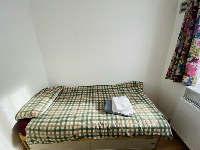 2 furnished rooms available-Ng8 1QB(bills included Main Photo