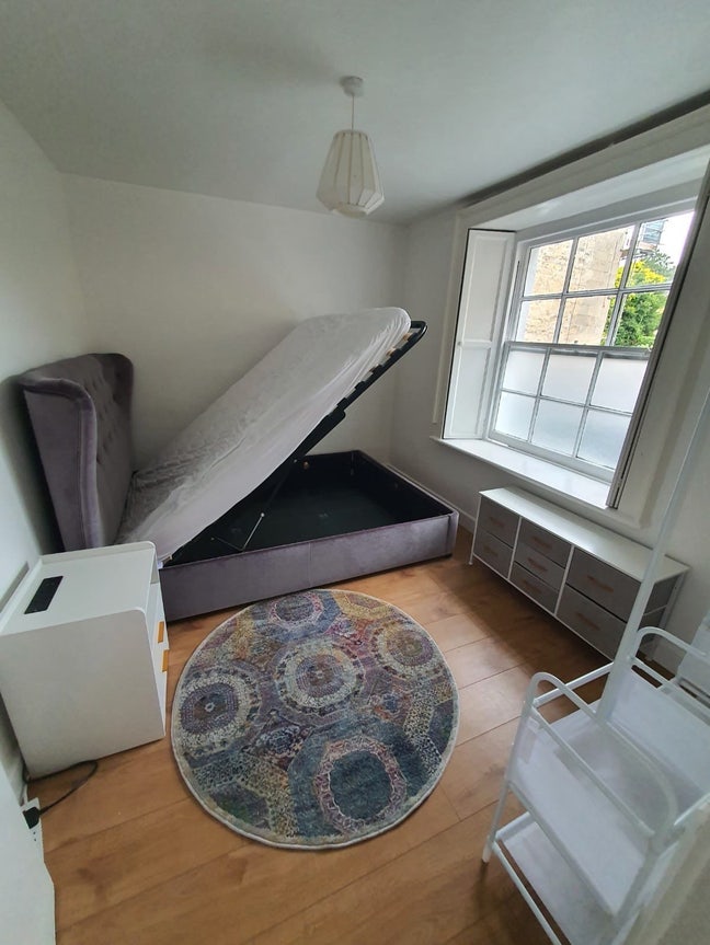 Spacious double room to rent in BA1 Main Photo
