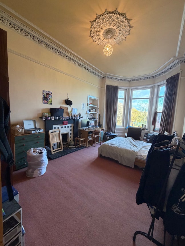 Spacious room in beautiful kelvingrove flat Main Photo