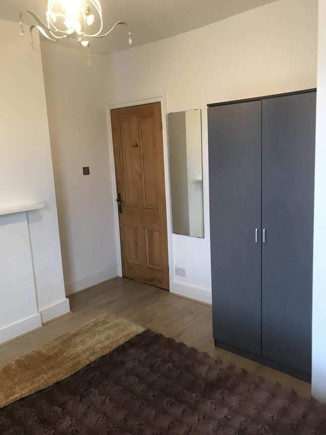 Lovely decent sized bedroom with own bathroom clos Main Photo