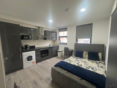 Studio Flat In Mile End Road Main Photo