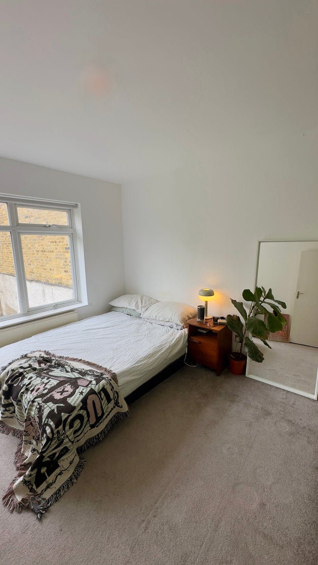 Large Bed in Nunhead  Main Photo