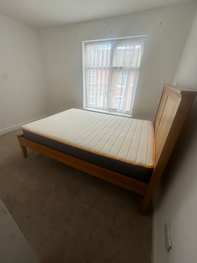 Double Bedroom  Main Photo