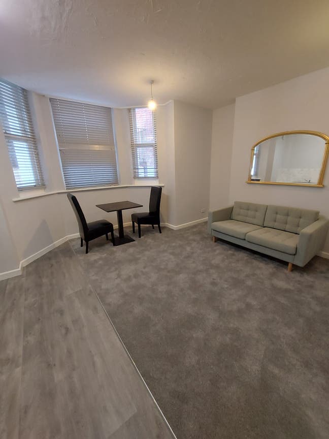Large Modern 1 Bed Flat Main Photo