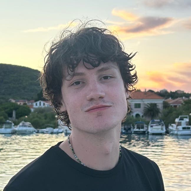 24 year old Male seeks a double room Main Photo