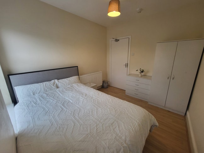 1 Bedroom house share in 6 bed 2.5 bath House Main Photo