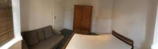 Large Double Room - Near Station Main Photo