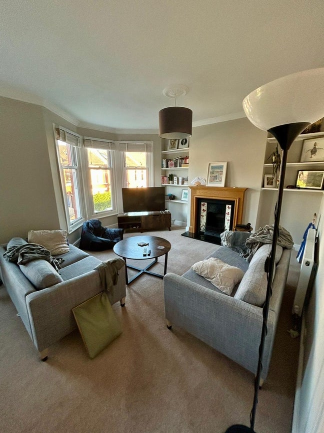 Large double room available in Balham Main Photo