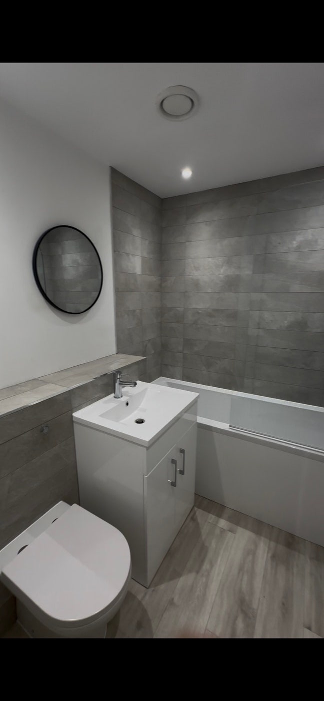 Clean double room very close to the train station Main Photo