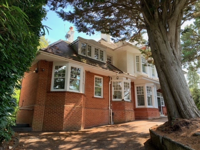 Peaceful Charming Property in Leafy Avenue Main Photo