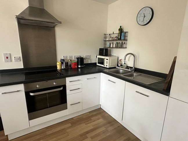1 bed flat with large balcony in Shepherds Bush  Main Photo