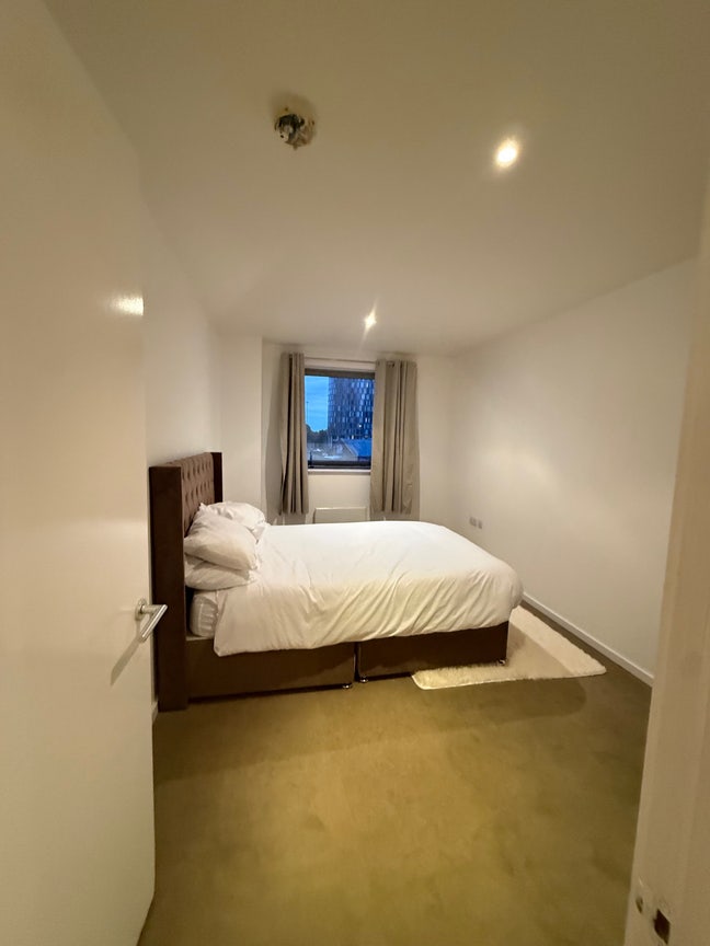 1 Double Bedroom  Main Photo