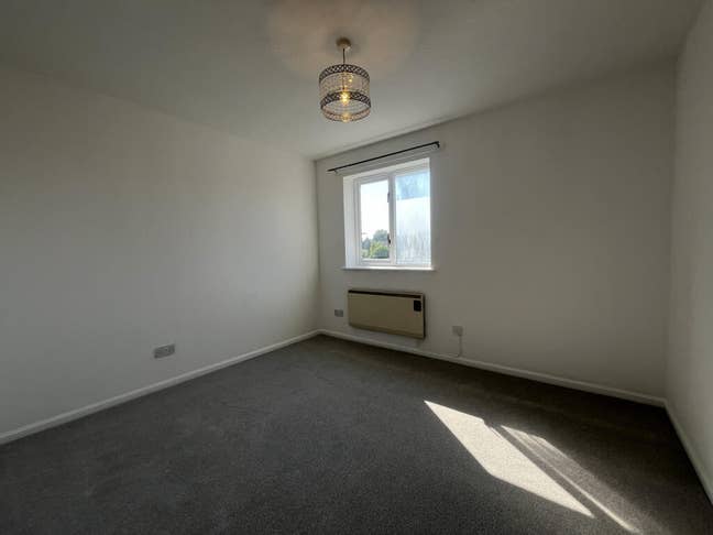 Double bedroom in Residential New Build Flat Main Photo