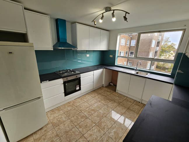 Modern 4 Bedrooms Flat Near Hendon Station Main Photo