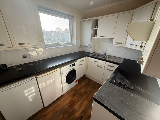 One bedroom flat, third floor of nice quiet block Main Photo