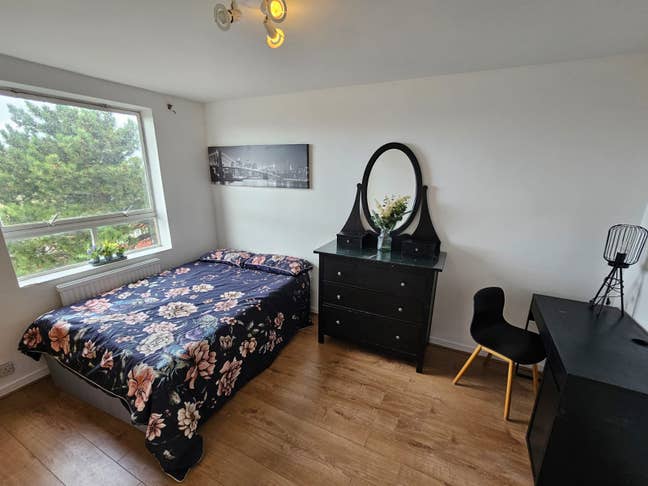 Modern 4 Bedrooms Flat Near Hendon Station Main Photo