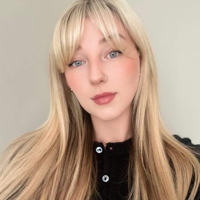 27 year old professional female Main Photo