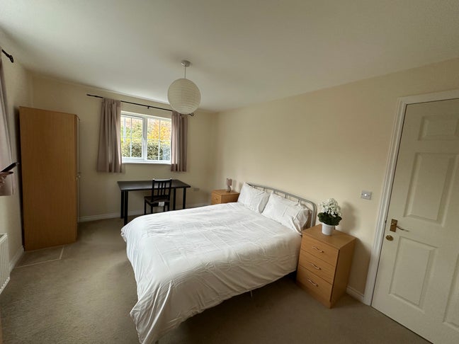 Bill included - Bright Double Room - Girton CB3  Main Photo