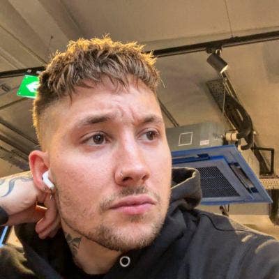 Looking for a flatmate to buddy up for a 2-bed pla Main Photo