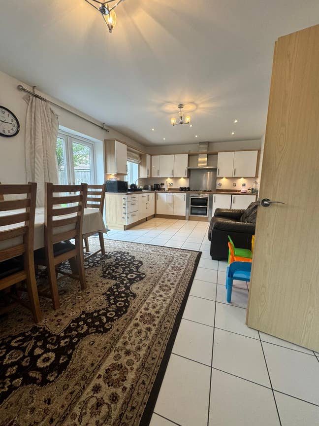 Desireable location - 2 x Double Room  Main Photo