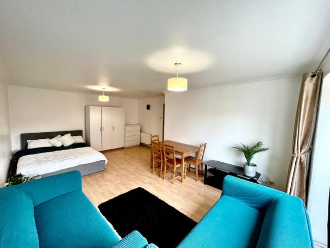 3 Rooms in Peaceful Neighborhood | Near Camden  Main Photo