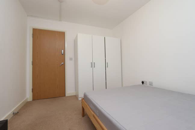 Dalston-Room-5 Min Walk from Station Main Photo