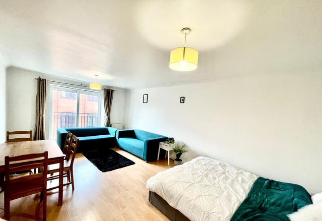 3 Rooms in Peaceful Neighborhood | Near Camden  Main Photo