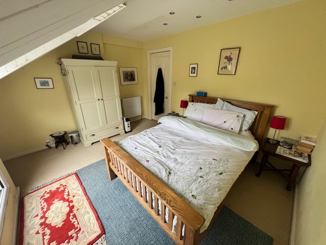 Beautiful double room in family home Main Photo