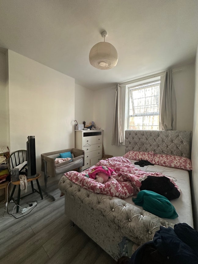 Spacious 2 Bedroom Flat E1 - Benefits Considered Main Photo
