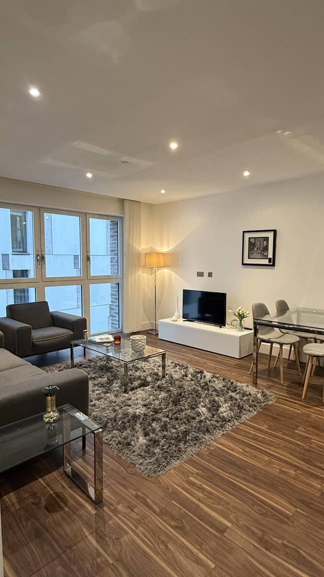 Modern 2-Bed / 2-Bath Apartment – Wiverton Tower Main Photo