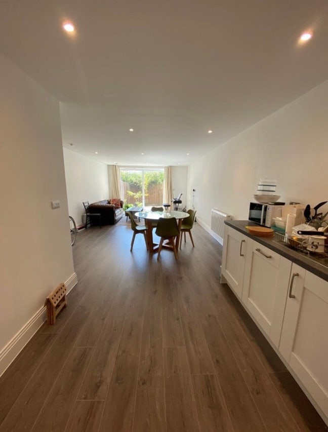 Flatmate wanted for a 2-bedroom apartment!☺️ Main Photo