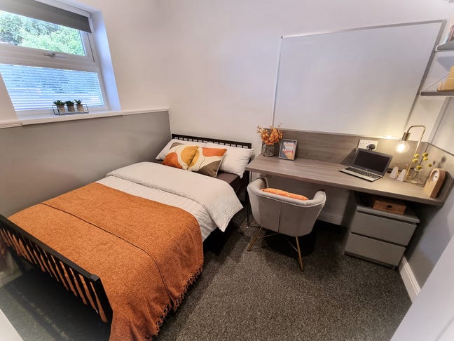 Available  **Now** Bills inc Studio Lincoln LN1 Main Photo