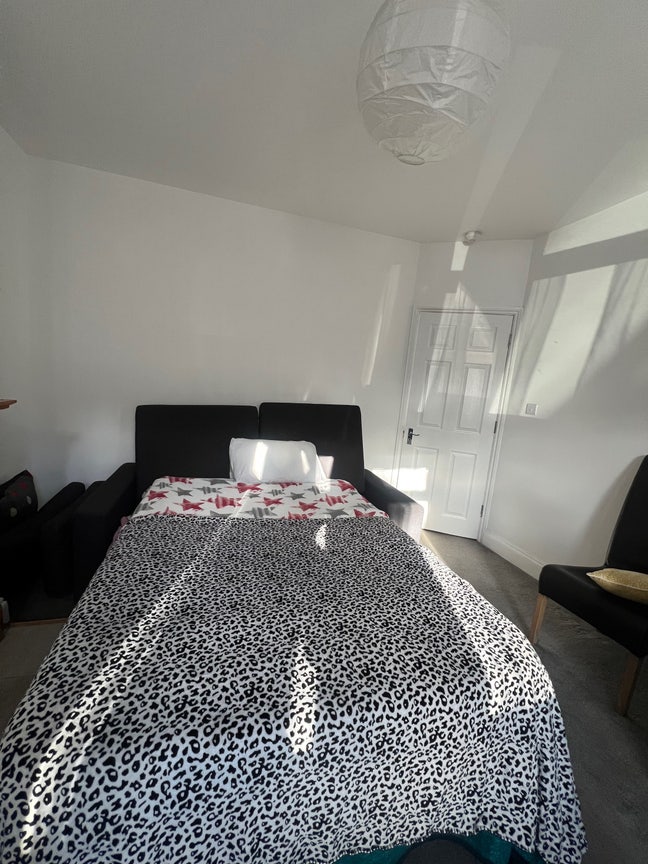Short-Term Room for Rent – Available Daily  Main Photo