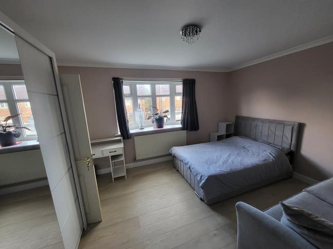 Spacious Double in a Fully Renovated 3Bed House Main Photo