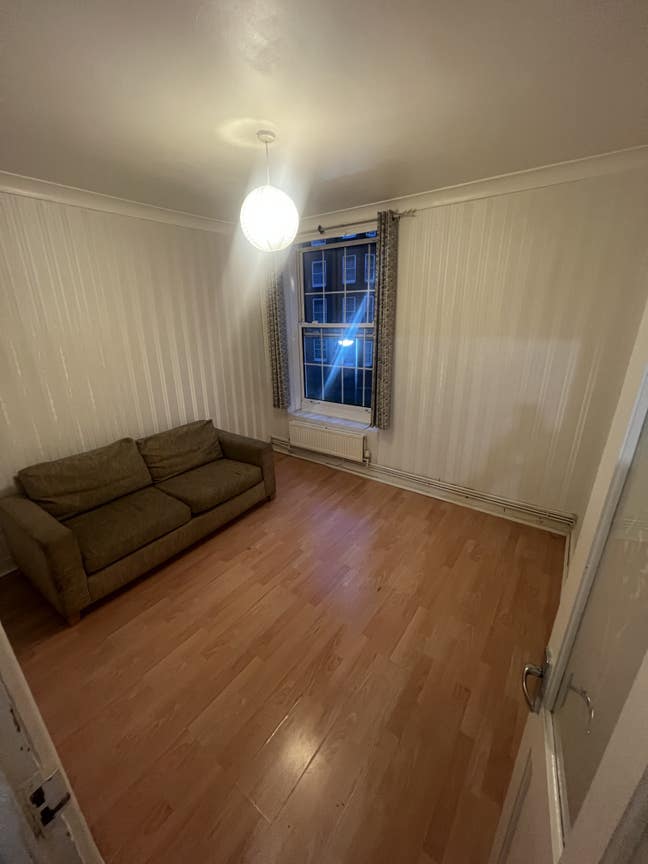 Spacious Four-Bedroom Flat with Additional Smaller Main Photo