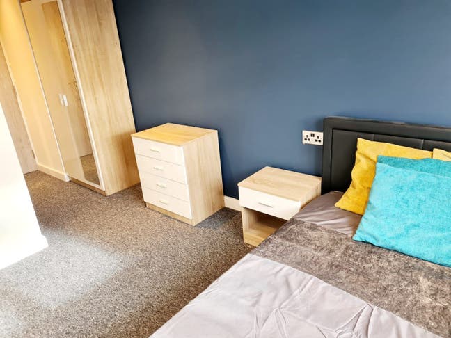 Clean Double Ensuite Room in Watford WD24 Main Photo