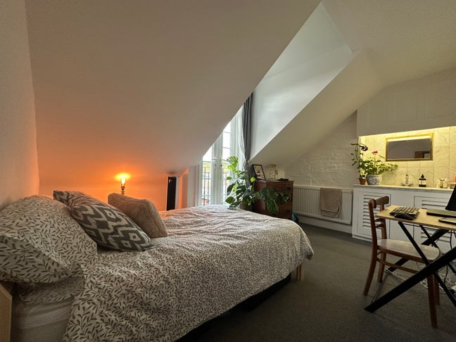 Room in exceptionally rare house close to Heath  Main Photo