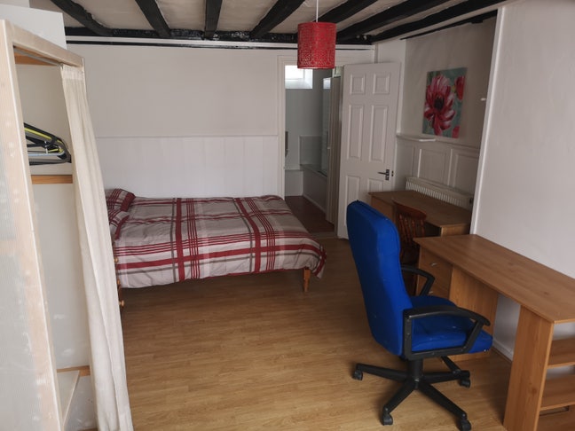 Large Ensuite Double room Main Photo