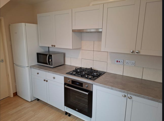 Extra Lge Double Rm BILLS INC Nr Business Pk  Main Photo