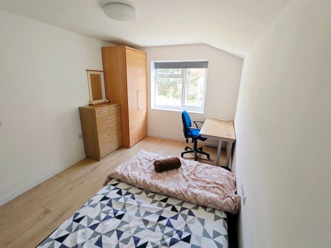 5 person shared house Main Photo