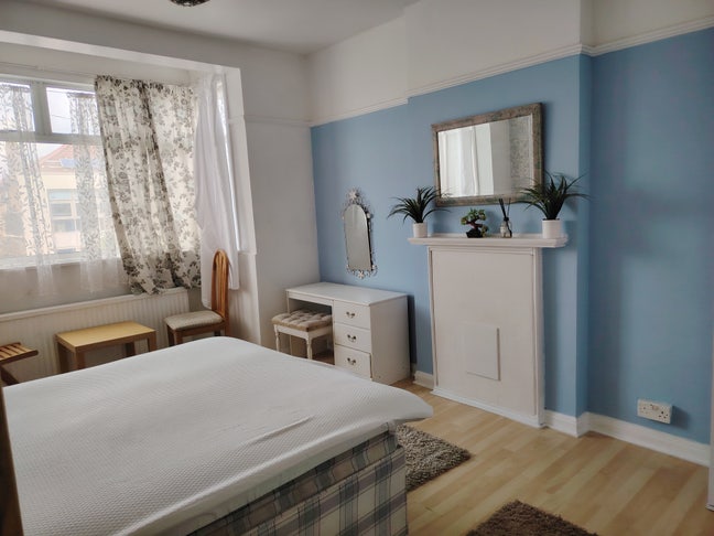 One double bedroom available for a short stay.  Main Photo
