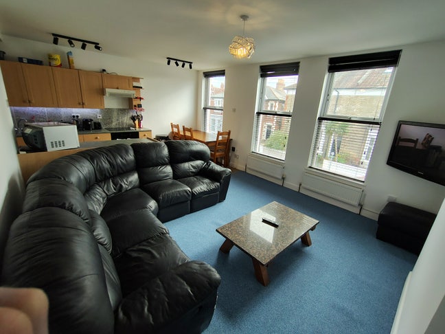 Double room in shared house Main Photo
