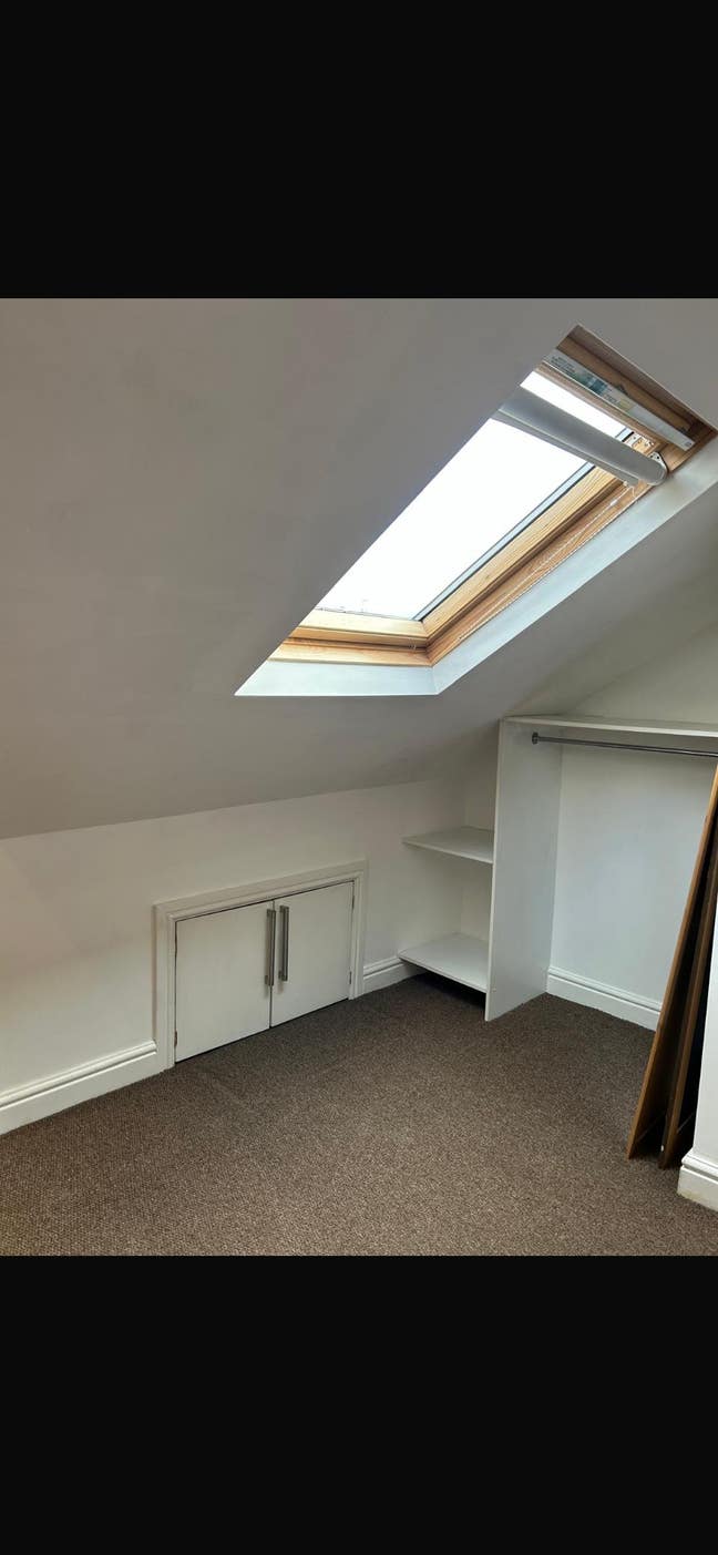 Modern En-suite Bedroom Professional only  Main Photo