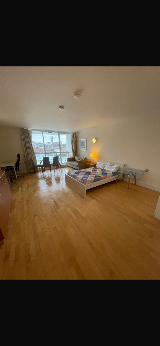 Balcony Large double room - Canary Wharf  Main Photo